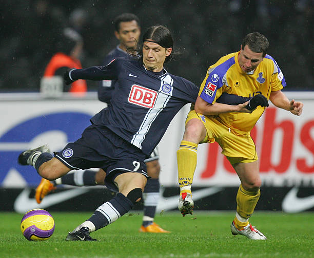 策应成为破 策应成为破